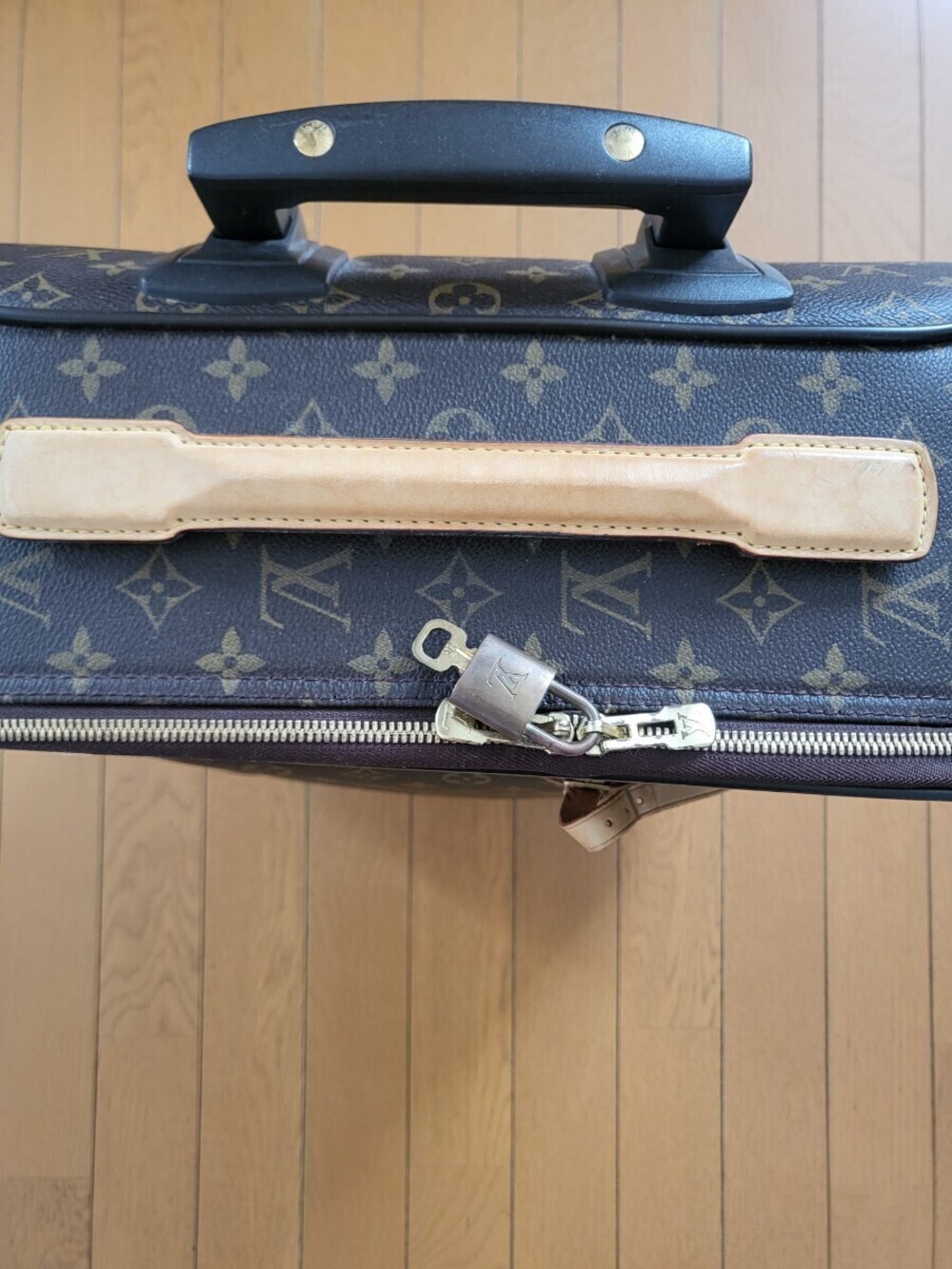 Louis Vuitton Vegas Monogram Carry on Suit case - Picture 10 of 10